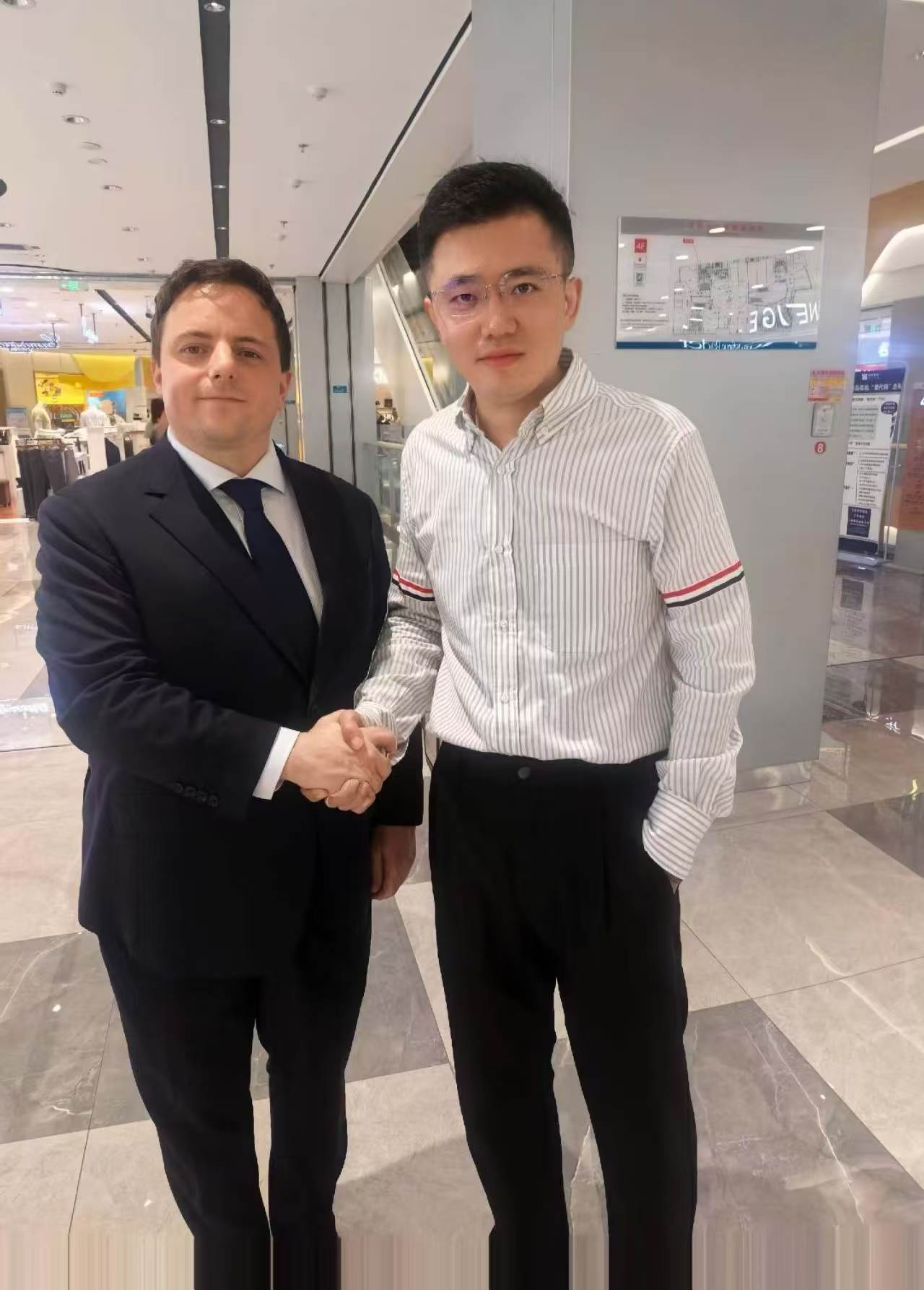 与海旅免税集团 CEO 洽谈战略合作